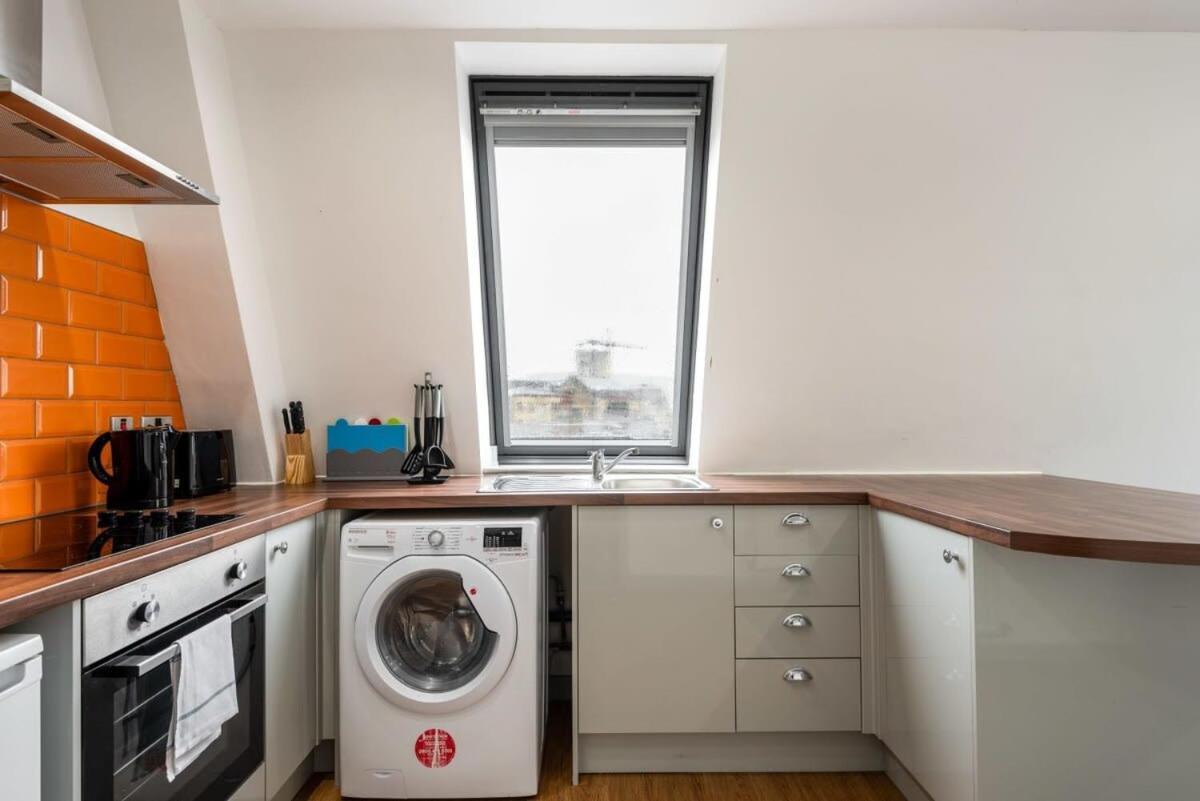 Modern 1 Bed Budget In Apartment Halifax