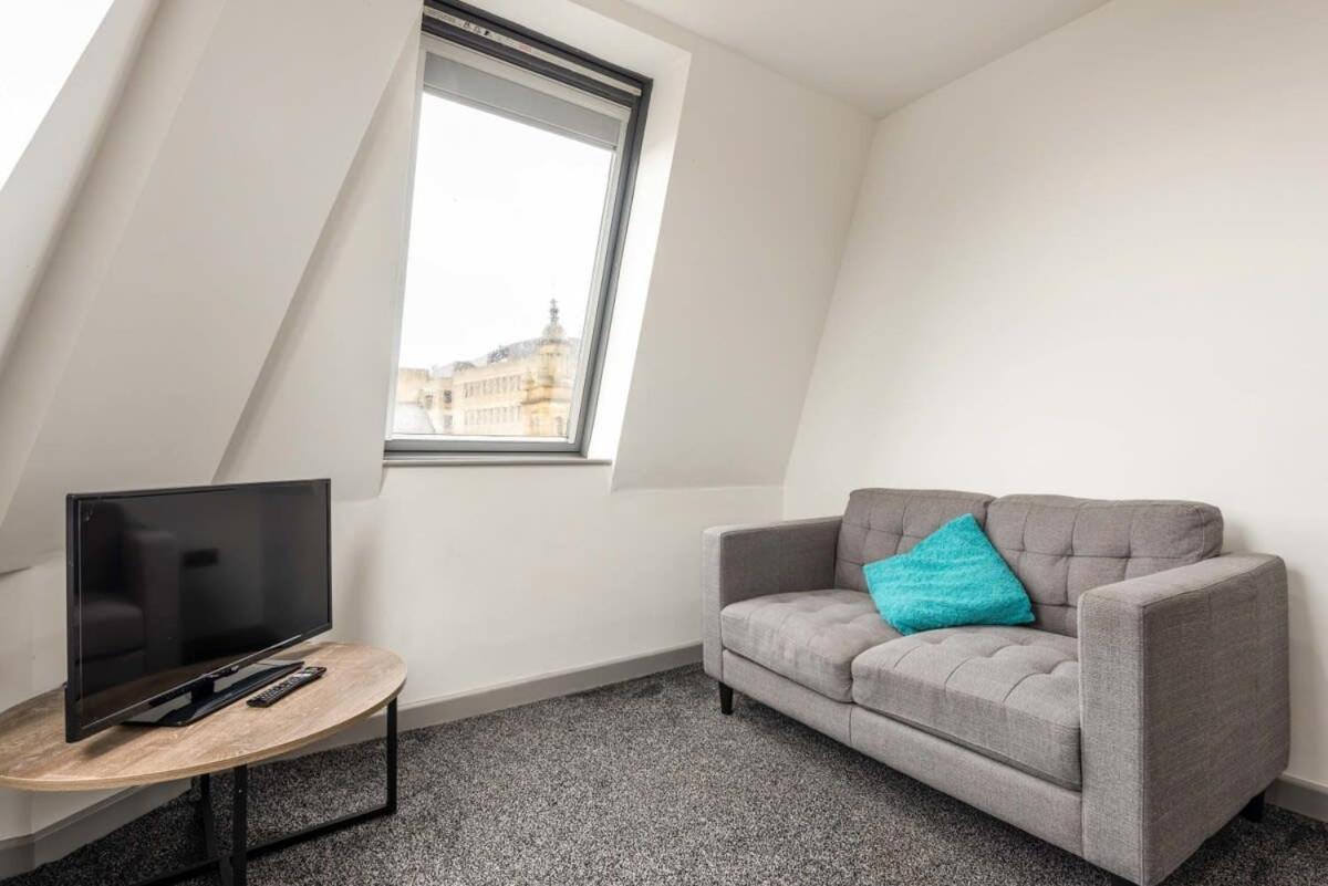 Modern 1 Bed Budget In Apartment