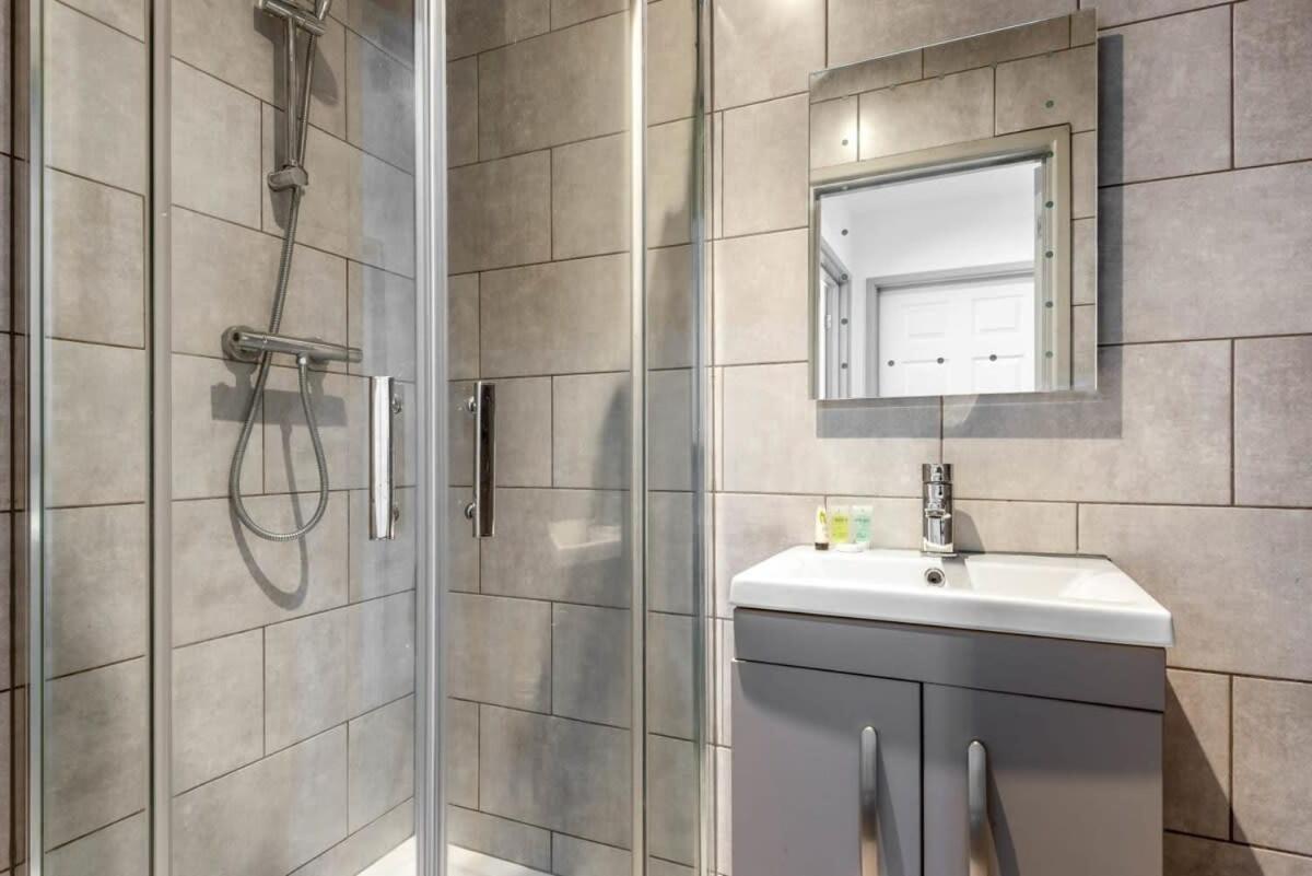Modern 1 Bed Budget In Apartment Halifax
