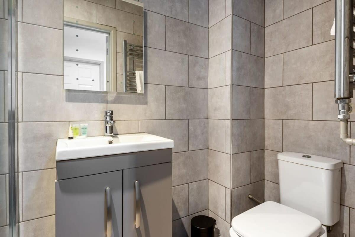 Modern 1 Bed Budget In Apartment Halifax