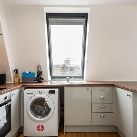 Modern 1 Bed Budget Apartment In Central Halifax Exterior photo