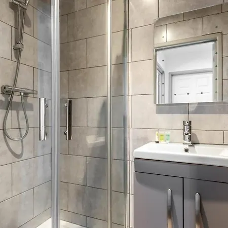 Modern 1 Bed Budget Apartment In Central Halifax Exterior photo